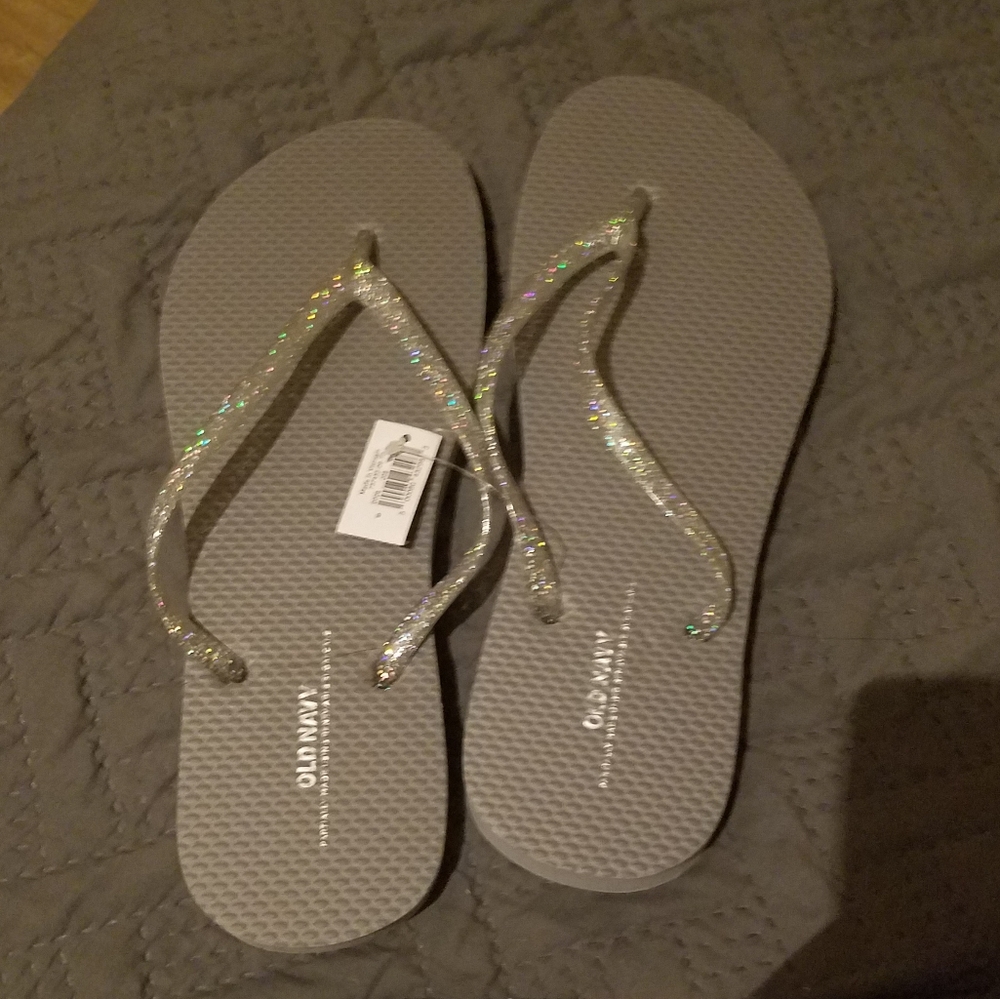 Old Navy Flip flops - Size 9